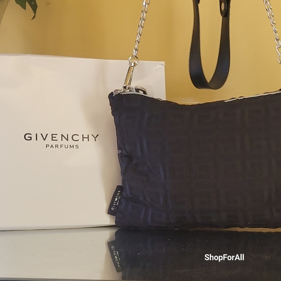 Givenchy - Picture 4 of 12